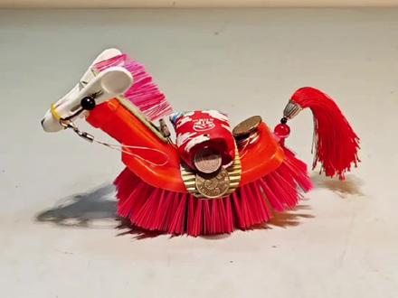 diy手工~马上刷到钱 马年创意手工,马上有钱,马上刷到钱,马到成功!#马年 #亲子手工 #马 #新年手工 #马上有钱 @DOU+小助手 @DOU+上热门 @全民任务小助手