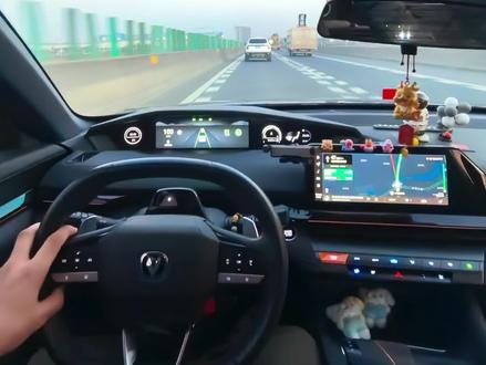 你远比想象中强大,只是暂时忘了而已,别让怀疑挡住你的锋芒。#长安uni_v #第一视角 #高速 #长安univ