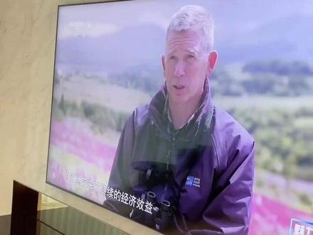 刚安装的三星最新款85寸2.5公分超薄电视,画面超级高清 挂在墙面像一幅画。 #大屏幕