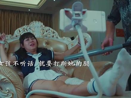 女主播为了直播效果探险 结果太惨了