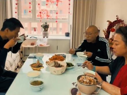 #张云鹏 回国能感受到家的温暖,继母功劳最大,值得点赞!#张云鹏继母 #张云鹏妈妈