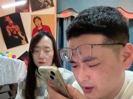 Paul妹能文能武,不仅能弹布鲁斯,还会用水桶打鼓,哈哈哈 #夫妻音乐日常 #beyond经典歌曲 #真的爱你 #吉他弹唱 #乐器合奏