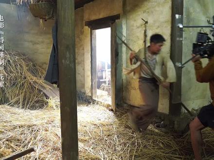 为了家人能活,他们不得不去拼一条生路。#电影得闲谨制 #肖战