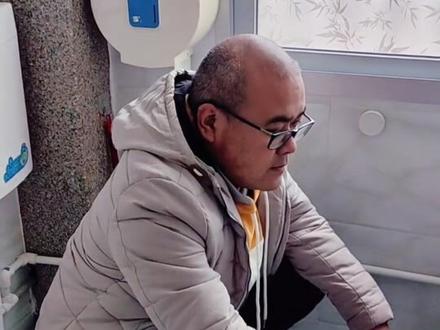 老家蹲便改装无线充水按钮,从此老人家冲水不转身!#卫生间 #厕所改造 #马桶 #dou上热门➭ #抖音好物年货节 #老人 #