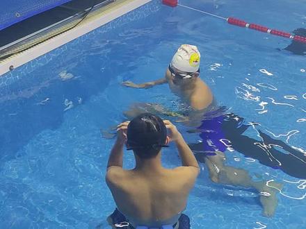 教练讲解中考蛙泳转身 #游泳教学 #中考游泳#蛙泳转身