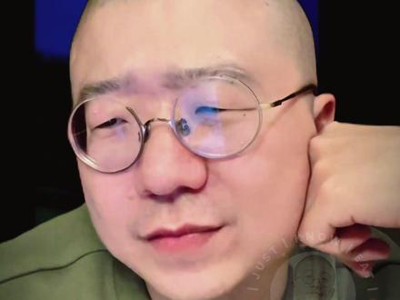 直击灵魂!年度封神文笔!我不再因为遗憾而恐惧奔跑 人生有创痛、有遗憾 ,大概是因为老天爷觉得你有能力克服,始终坚韧。把问题给你 ,是因为他知道你可以。所以给你磨砺,让你在荆棘中开自己的花、品自己的香。人的一生大概就是一朵花开,一只蝴蝶,扇扇翅膀