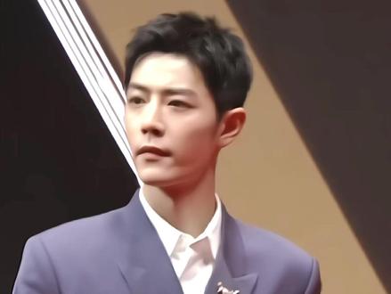 大神官提胯式走路🈶……大佬出街既视感#肖战 #dt工作室