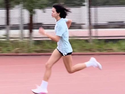 800、1000体考体测该如何热身?|很多同学为了节省体力不热身直接开跑,这是错误的。好的热身,可以激活全身减少我们的焦虑感,提高我们的兴奋度 可以跑出一个好成绩哦!#体育生 #体测 #跑步