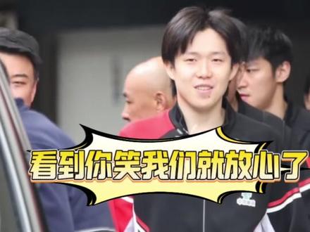 王楚钦腰伤严重上车都弯不了腰,没想到今年以这种结局收官太破防!