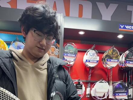小拍框磅数要改下 这就是小拍框的拍子!有些人磅数要低一些!像极音速这种!@DOU+小助手 #哈尔滨星耀体育 #哈尔滨买胜利羽毛球拍 #羽毛球拍
