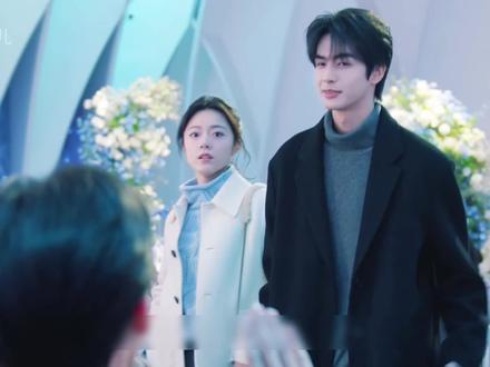 雪夜那几步,他走过来替我扛下了所有尴尬。#骄阳似我热度破28000 #全员都在助攻林屿森聂曦光 #宋威龙今天帅得我有心事 #宋威龙赵今麦不一样的CP感 #骄阳似我心有林曦合体直播