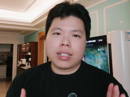 《玻璃》为什么520刷屏?因为它不是今天才火的。 《玻璃》520刷屏,不只是因为歌好听,也不只是因为适合表白。更关键的是,它在正式上线之前,已经通过 demo、现场片段、翻唱、短视频和社交平台,把情绪提前种进了听众心里。
现在一首歌能不能火,越来越不只是发行当天的宣发,而是看它在发布前有没有先长出记忆点。
#热歌 #音乐制作 #音乐人 #观点分享