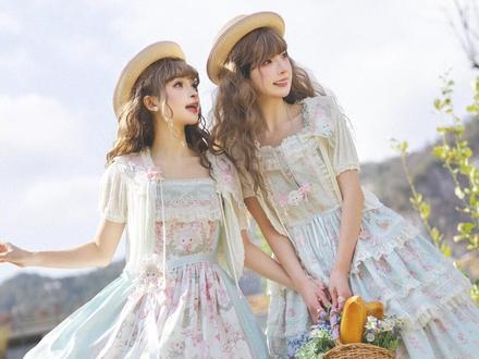 樱花小羊的人台讲解来咯~ 这次也是带来了很多单品
宝宝们可以康康!
#仲夏物语 #樱花小羊 #lolita #吃我一波lolita安利 #lolita安利