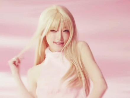 新歌推荐 I Catch Catch—YENA (崔叡娜) 《Catch Catch》是一场心跳的Up Down游戏。不是模棱两可的暧昧,而是拿着扩音器在你耳边大声告白的直进式心动。完全复古2代女团时代的歌!!让我们一起hey🤓 catch my heart❤️🔥 catch my heart🔥!!#崔叡娜#Yena#yena崔叡娜 #崔叡娜回归 #新歌推荐