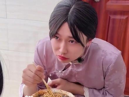 紫薯精改吃大理寺过桥米线了#周小闹 #紫薯精 #刘文祥 #大理寺 #搞笑