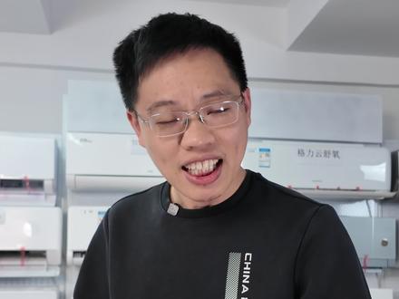 别看现在宇树科技机器人蹦得欢,以前蹦得欢的可是日本机器人#人形机器人 #中国制造