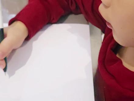 #小画家
#简笔画
不追技法,只护热爱,我的小画家,只管大胆画心里的万千世界。
今天是立体小汽车🚗