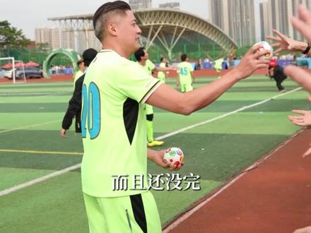 拼搏二字,在比亚迪海洋网足球赛的每一秒,都写满热血。 #比亚迪海洋全明星VS香港全明星#2025海超