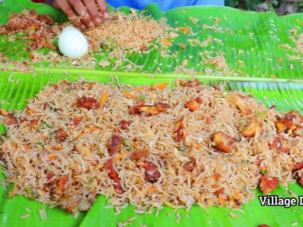 印度超火的百万粉丝博主尼娅和妮娜跟家人的首次吃播 #手抓饭 #户外野餐 #民族特色美食 #民间传统美食