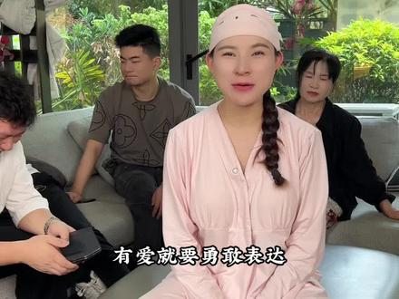 昨天520,今天521,家里男人们挨个给妈妈打电话告白,大声说出我爱你!!!爱就要勇敢表达❤️#素颜桃花#乔帮主一家人#素颜桃花乔帮主#520我爱你@乔帮主6月6日三宝满月宴🎊全年超大场 @佳佳护肤日记 #笑声满屋