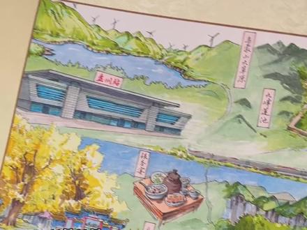 11月28日,盘兴高铁首发列车从兴义南站发出,贵阳南车辆段女职工李谷静用细腻的马克笔笔触,将高铁线路与黔西南的山水人文巧妙融合,手绘了一幅长1.5米、宽40厘米的手绘地图,献礼盘兴高铁。(摄制:记者 张耀方)#贵州黔西南 #盘兴高铁