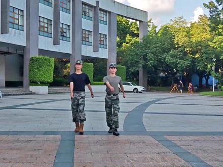 分列式步伐转换#大学军训 #分列式 #齐步换正步