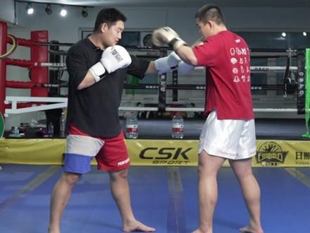 我们实战的时候拼不过对手时,首先不要慌 @郑召玉 #自由搏击 #格斗 #踢拳 #踢拳技术 #郑召玉 #郑召玉荷兰踢拳体系 #格斗教学