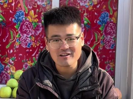 蒸苹果 平安夜吃上蒸苹果,平平安安健健康康#收集100个冬日苹安 #抖音新农人 #为家乡苹果上分 #新农人计划2025 #我的乡村生活