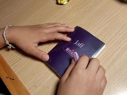 小粉和小紫姐妹日常#安静书#原创作品