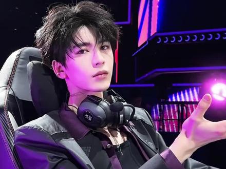 张凌赫的打枪实力全肯定啊#张凌赫 #直播 #无畏契约