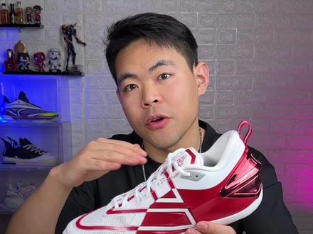 苦等半年!改名之后的大三角实战什么水平?
匹克将军我记得今年4月基本就定型了,但是半年之后才发也是吊足了球迷和鞋迷的胃口。今年暑假买了无双,轻薄贴地很适合我的打法但尺码买大了。将军买小一码结果鞋头还长,这是为什么呢?#创作人计划 #学生党必备 #青年创作者扶持计划 #抖音篮球合伙人 #抖音合集升级计划