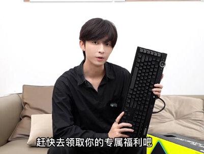 哪个男孩能拒绝K100RGB带来的快乐呢!#键盘 #游戏#机械键盘