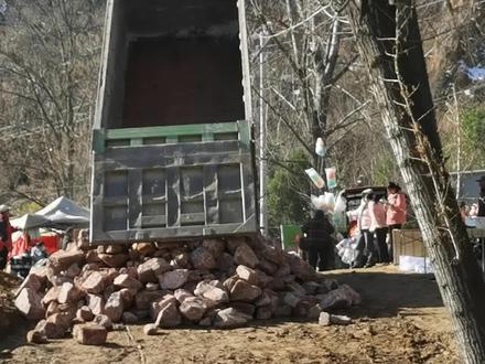 贾鲁河源头最新情况😄不知道这个温泉水♨可以流多少天?目前已经流了十一二天了☺#温泉 #贾鲁河源头 #贾鲁河网红打卡地 #贾鲁河温泉 #我们村里有露天温泉水了