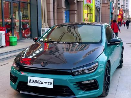 #尚酷 #老沈的尚酷vlog #最美尚酷scirocco 今天给大家分享一下我尚酷的改装案例,全车地狱绿改色,碳纤维机盖,灯眉,2015款高配大灯,2015款R杠,黑色烤漆后视镜壳,KW V3绞牙避震,Star轮毂,Endless Ec670刹车,大帽子尾翼,尚酷R原厂排气。