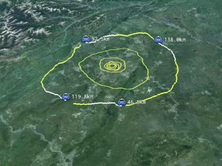 成都到底有几环?用卫星视角俯瞰,北京看到都汗颜 本期视频用GoogleEarth深度解析成都市环线系统,从最早的一环路到最新的都市圈环线,通过卫星视角展现成都城市发展的惊人历程!
📊 硬核内容指南:
环线系统全览:一环路、二环路、中环路、三环路、四环路、六环路、成都都市圈环线的精确位置
历史发展脉络:从1980年代的一环到2020年代的都市圈环线,见证成都30年城市扩张
长度数据对比:各环线实际长度测量,六环路(第二绕城)全长223公里,是城市环线中的"巨无霸"
功能定位分析:每条环线在城市交通中的独特作用和服务区域
城市扩张可视化:通过环线建设时间线,清晰展示成都城市边界的变化
都市圈环线意义:连接德阳、眉山、资阳等周边城市的超级环线
无论你是成都本地人,还是城市发展研究者,这期视频都会让你对成都的城市格局有全新认识!
欢迎一键三连,在评论区分享你与成都环线的故事!
#成都环线 #城市规划 #环线系统 #成都经济圈 #城市地理