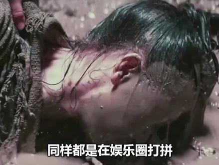 明星的敬业差距有多大,虞书欣摁在泥潭,黄景瑜男友力爆棚 #消防员 #他从火光中走来 #娱乐评论大赏