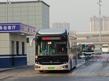 🎉 咸阳16路明日(2.4)起正式延伸!
基于咸阳市香柏路沿线小区逐渐增大的乘车需求,以及G30连霍高速咸阳段的竣工通车,加之春节假期即将来临,咸阳西高速路口通行需求增加,原咸阳16路 “两寺渡公园” 首末站已不具备调头条件,经咸阳公交集团实地考察决定,明日起咸阳16路西段始发站延伸至西华路南口。
延伸后,16路途经站点有:
西华路南口——香柏路东段——溪悦城——西环路南口——两寺渡公园北门——秦都桥北——经电路南口——实验中学——中华小区北门——偏转二区——中华小区东门——地矿院——安虹南路——秦宝小区——秦都交警大队——陕中附院——二一五医院——陕中二附院·福园巷子——体育场什字——市政府——统一广场——中心广场——二棉·渭城区一棉幼儿园——民生西路口——渭城中学——新兴路什字——咸阳火车站
本次延伸一方面极大便利了16路与27路的接驳,另一方面 “渭水朝阳” 和“八水清河坊” 小区由于优越的地理位置,使得 “出小区就是公交站” 不再是梦想,加之16路整条线路连接咸阳市中心以及火车站,进一步向 “公交+铁路” 联运迈进,2026的第一份试卷,咸阳公交已然给出了完美的答案。
#交通出行 #咸阳 #公交车
#城市记忆 #线路有终点服务无止境