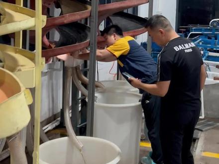 重晶石-洞采承包,重晶石采矿实验如何提取精矿 #矿山 #重晶石#原矿重晶石