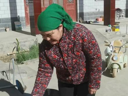 #农村婆媳日常生活 谁家里尿不湿洗洗晒晒再穿,婆婆见天嫌我不会过日子。