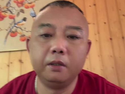 手机拍照最好,千万不要去捉,容易二次咬伤,#眼镜王#蛇类科普#过山峰