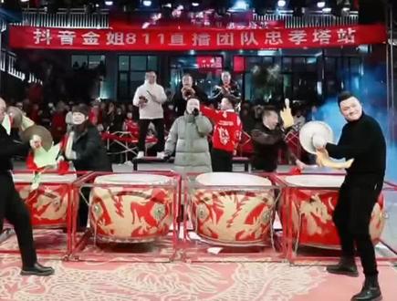 金姐811在内乡忠孝塔演出