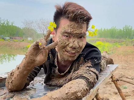 锤包锤之泥坑爆气球#男人简单的快乐 #专治不开心 #锤包锤