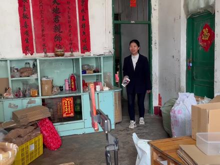 60岁的婆婆直播卖茶麸粉,50分钟爆单买了500斤,儿媳却叫停卖