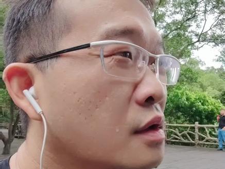 小米12年使用吐槽分享:
1、小米手机,小米红米不少于5个,性能和功能确实很强,但是小问题很多,有时候小问题也挺致命的,比系统bug导致无信号,按钮质量问题导致自动关机等;
2、小米电视,第五年出现屏幕条纹,开始没有广告使用一段时间后更新系统,优开屏广告,APP被隐藏很深,主要显示系统推荐的内容;
3、小米电视音响,第五年出现按钮内部填充物老化,硅胶按钮变成粉末状,塑料壳老化螺丝无法打上去,无官方零件更换等问题;
4、小米路由器,刚买回来的一两个月很好用,用一段时间之后打游戏就经常出现延迟问题,直到换了好几代产品在红米ax6才得到改善,但是红米ax6只短暂销售很快就下架了;
5、小米笔记本电脑,针对老款机型,不开放小米互联功能,导致手机电脑交互体验极差;
6、小米键盘,使用不到一年,右下角小回车键失灵;
7、小米智能插座,买了5个,两个使用1年左右坏了;
8、小米直饮水机,某年双十一买了个小米直饮水机,拿到后一股塑料味,出水塑料味,申请退货被拒绝,说已使用不允许退货。还好我是在天猫买的,天猫客服强制小米同意退货才退掉。我就想,要是通过小米商城买,恐怕是退不掉。
9、电动牙刷,大概用了一年,突然不工作了,过保了也不能报修
10、电吹风,小米商城买的素士电吹风我也在用,使用体验不错,唯一瑕疵,插在插座上不用,握把开关那里也会持续发热
......
你要是也有类似体验欢迎评论区说说