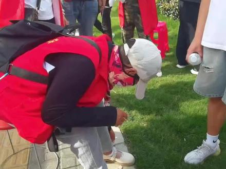 不管鞋合不合适,考生心里一定很暖。#洛阳高考2023