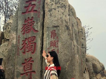 啥是65锰钢,你是否真的知道 65 锰强度.硬度.弹性和淬透性均比65号钢高,具有过热敏感性和回火脆性倾向,水淬有
形成裂纹倾向。退火态可切削性尚可,冷变形塑性低,焊接性差。受中等载荷的板弹簧,
直径达7-20mm的螺旋弹簧及弹簧垫圈.弹簧环。高耐磨性零件,如磨床主轴.弹簧卡头.精密
机床丝杆.切刀.螺旋辊子轴承上的套环.铁道钢轨等。65锰,锰提高淬透性,φ12mm 的钢材
油中可以淬透,表面脱碳倾向比硅钢小,经热处理后的综合力学性能优于碳钢,但有过热敏
感性和回火脆性。用作小尺寸各种扁、圆弹簧、座垫弹簧、弹簧发条,也可制作弹簧环、气
门簧、离合器簧片、刹车弹簧及冷拔钢丝冷卷螺旋弹簧。
特性
锰提高淬透性,p12mm的钢材油中可以淬透,表面脱碳倾向比硅钢小,经热处理后的
综合力学性能优于碳钢,但有过热敏感性和回火脆性。用作小尺寸各种扁、圆弹簧、座垫弹
簧、弹簧发条,也可制作弹簧环、气门簧、离合器簧片、刹车弹簧及冷拔钢丝冷卷螺旋弹簧。
有优良的综合性能,如力学性能(特别是弹性极限、强度极限、屈强比)、抗弹减性能(即抗弹
性减退性能,又称抗松弛性能)、疲劳性能、淬透性、物理化学性能(耐热、耐低温、抗氧化、
耐腐蚀等)。为了满足上述性能要求,弹簧钢具有优良的冶金质量(高的纯洁度和均匀性)、良
好的表面质量(严格控制表面缺陷和脱碳)、精确的外形和尺寸。
用途
65 锰钢板强度、硬度、弹性和淬透性均比65号钢高,具有过热敏感性和回火脆性倾向,
水淬有形成裂纹倾向。退火态可切削性尚可,冷变形塑性低,焊接性差。受中等载荷的板
弹簧,直径达7-20mm的螺旋弹簧及弹簧垫圈.弹簧环。高耐磨性零件,如磨床主轴,弹簧
卡头。精密机床丝杆。切刀。螺旋辊子轴承上的套环。铁道钢轨等。#专业生产厂家 #2024抖音生活记忆 #专业的事交给专业的人来做更靠谱 #筛网 #丝网制造