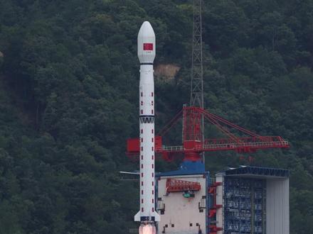 我国成功发射试验三十号卫星01、02星