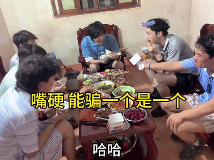 好吃多吃点啊哈哈哈哈@何秋亊 @何铮 #何秋亊 #土豆 #大大怪 #杰尼龟 #陈小佳 @孟令辉
