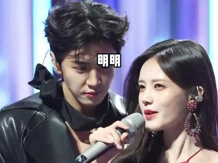 明明李一桐话筒未举至嘴边,为何歌声还在继续?了解内幕才知是我外行了#李一桐 #陈哲远 #李一桐假唱 #影娱热点团 #内容启发搜索