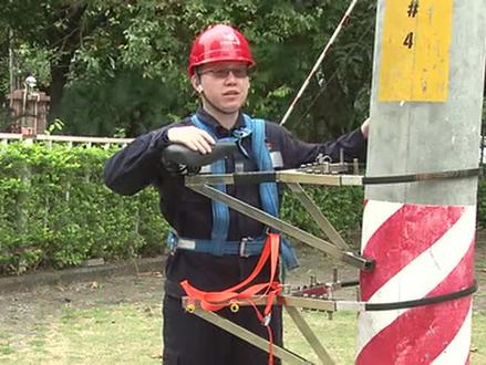 坐着也能登电杆?这个新发明的登杆神器目测要火!
